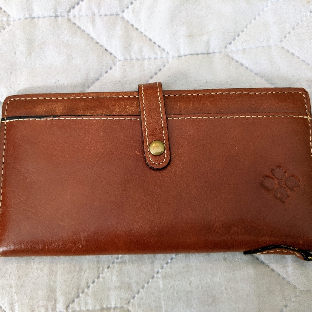 Patricia Nash Snap/Magnetic closure Wallet